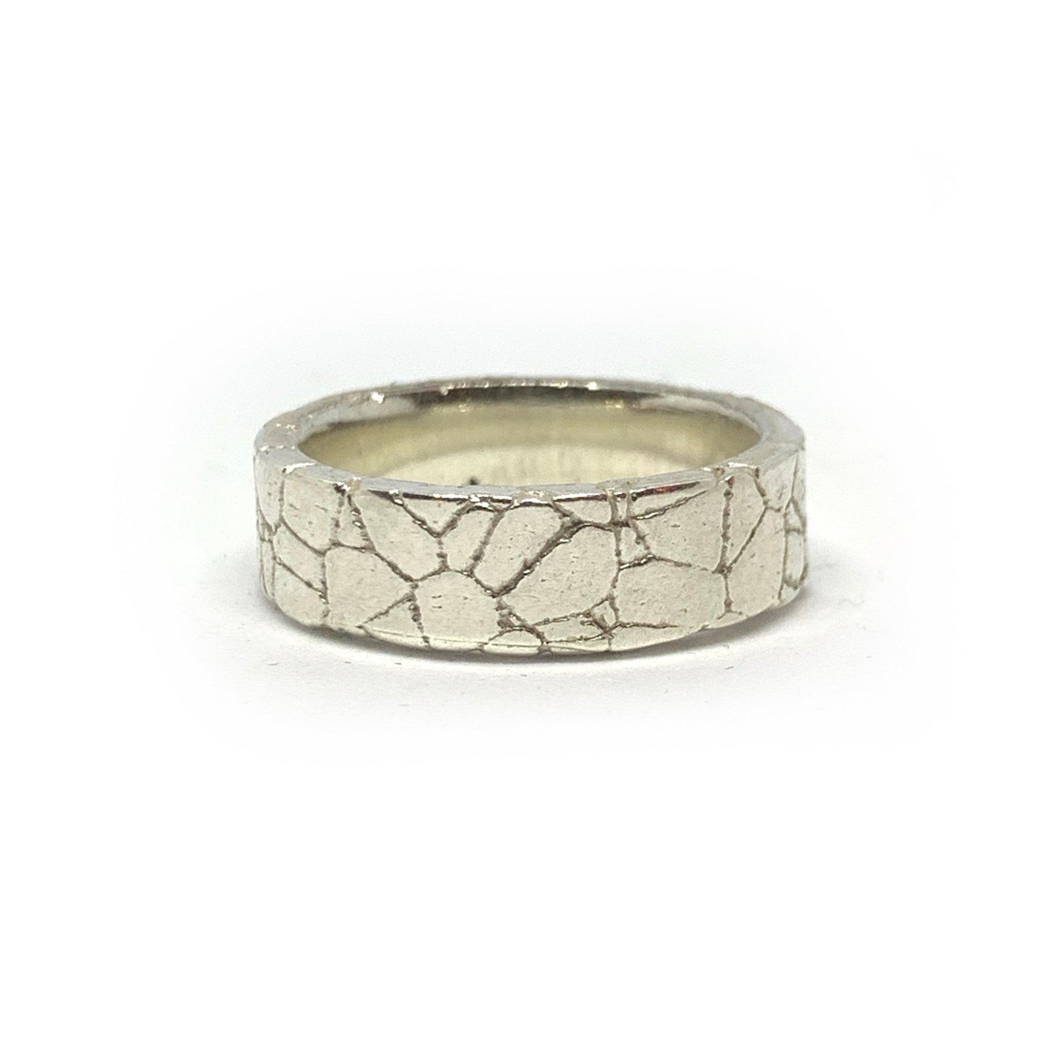CRACKED RING